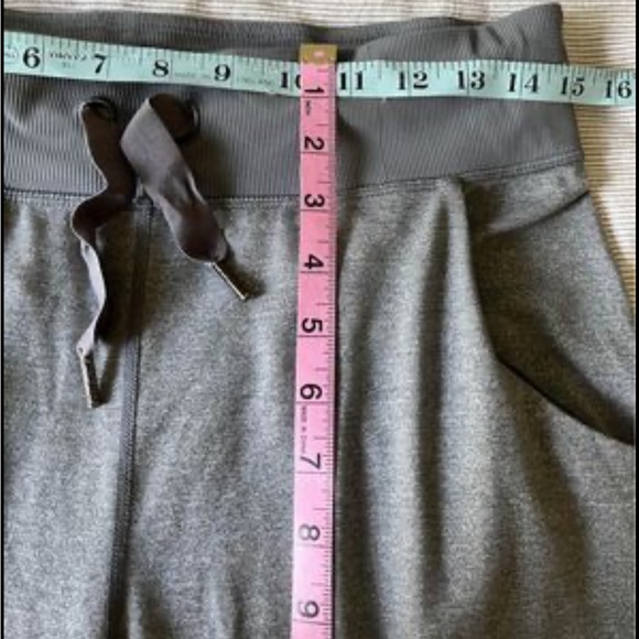 Lululemon joggers, harem pants, size 8 Lulu lemon grey gray - Picture 4 of 6